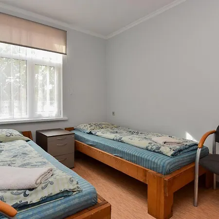 Viesu Nams Dzirkali