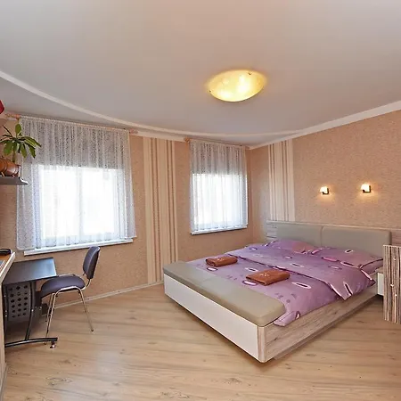 Viesu Nams Dzirkali