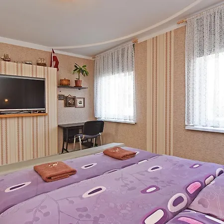 Pensjonat Viesu Nams Dzirkali Windawa